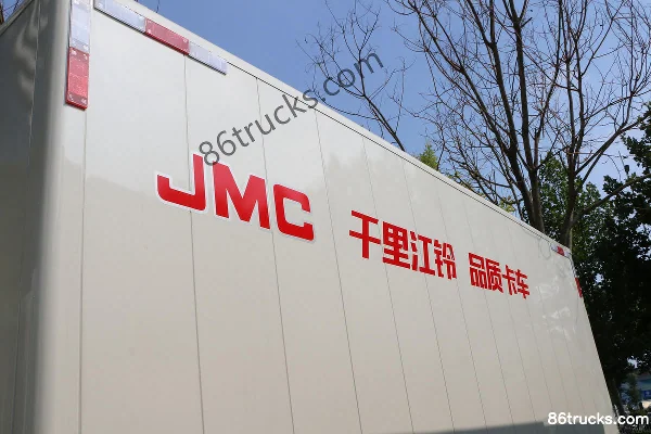 JMC Kaiwei Medium Body 143hp 4X2(6 wheels) 4.2m Single Row Van Light Truck (China VI)(Air Brake) (2) | 86Trucks