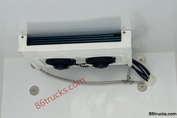 Wuling Rongguang New Card 2.0L 136hp Gasoline 4X2(6 wheels) 3.075m Refrigerated Truck (Single Rear Tire) Cab (3) | 86Trucks