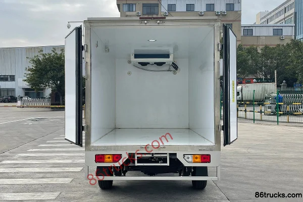 Wuling Rongguang New Card 2.0L 136hp Gasoline 4X2(6 wheels) 3.075m Refrigerated Truck (Single Rear Tire) Cab (1) | 86Trucks