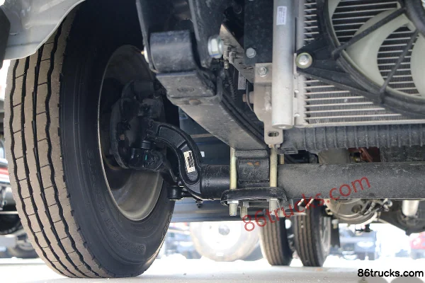 JAC Junling V3 82 hp 4X2(6 wheels) 3.3m single row box truck Chassis (2) | 86Trucks