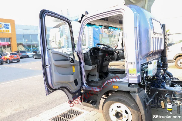 Sinotruk HOWO Tongshuai 170 hp 4X2(6 wheels) 4.15m Single Row Van Light Truck Cab (1) | 86Trucks