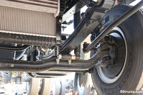 Sinotruk HOWO Tongshuai 170 hp 4X2(6 wheels) 4.15m Single Row Van Light Truck Chassis (3) | 86Trucks