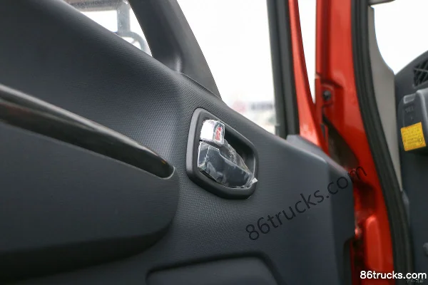 Foton Aoling Hornet MINI 170hp 4X2(6 wheels) 5.25m semi-crew flatbed cargo truck Cab (3) | 86Trucks