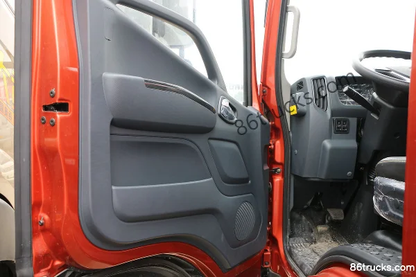 Foton Aoling Hornet MINI 170hp 4X2(6 wheels) 5.25m semi-crew flatbed cargo truck Cab (2) | 86Trucks