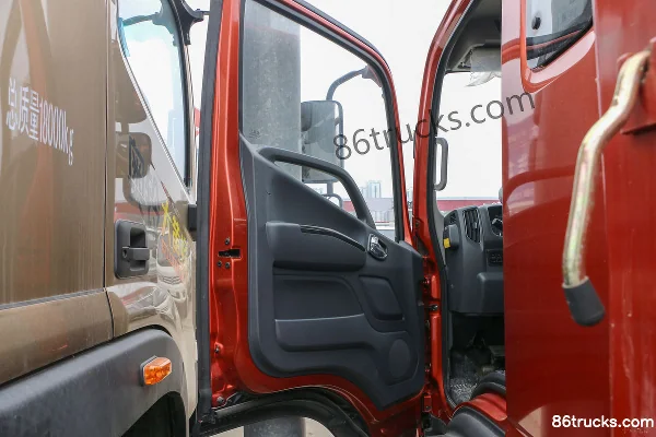 Foton Aoling Hornet MINI 170hp 4X2(6 wheels) 5.25m semi-crew flatbed cargo truck Cab (1) | 86Trucks