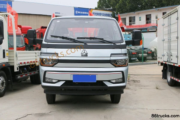 Sinotruk HOWO Xiaojiang 140 hp 4X2(6 wheels) 3.6m Single Row Stake Small Truck (China VI) Exterior (2) | 86Trucks