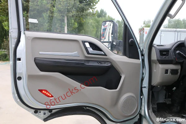 Sinotruk HOWO Xiaojiang 140 hp 4X2(6 wheels) 3.6m Single Row Stake Small Truck (China VI) Cab (2) | 86Trucks
