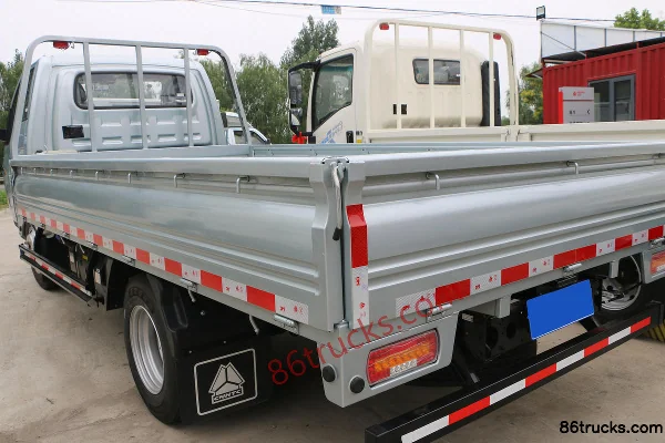 Sinotruk HOWO Xiaojiang 140 hp 4X2(6 wheels) 3.6m Single Row Stake Small Truck (China VI) Body (3) | 86Trucks