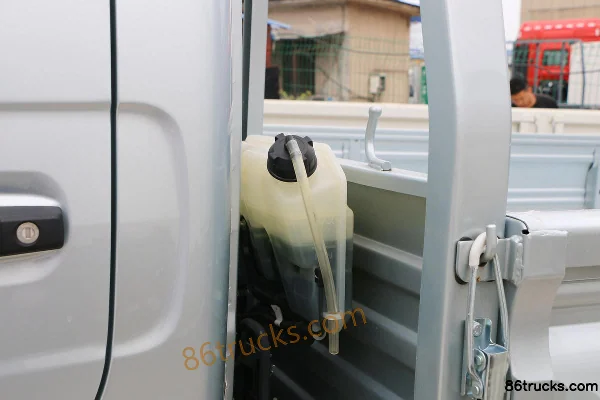 Sinotruk HOWO Xiaojiang 140 hp 4X2(6 wheels) 3.6m Single Row Stake Small Truck (China VI) Body (2) | 86Trucks