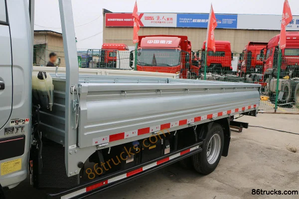 Sinotruk HOWO Xiaojiang 140 hp 4X2(6 wheels) 3.6m Single Row Stake Small Truck (China VI) Body (1) | 86Trucks