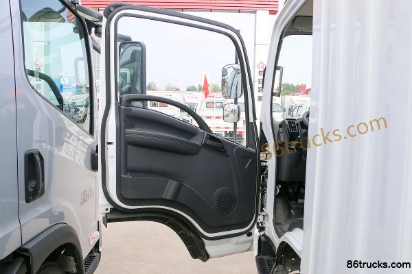 FAW Jiefang Tiger VR 140 hp 4X2(6 wheels) 3.65m Single Row Van Light Truck Cab (1) | 86Trucks