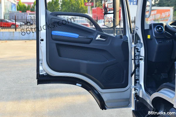 Foton Aumark S1 Smart Edition 160hp 4X2(6 wheels) 3.83m Semi-row Panel Light Truck Cab (2) | 86Trucks