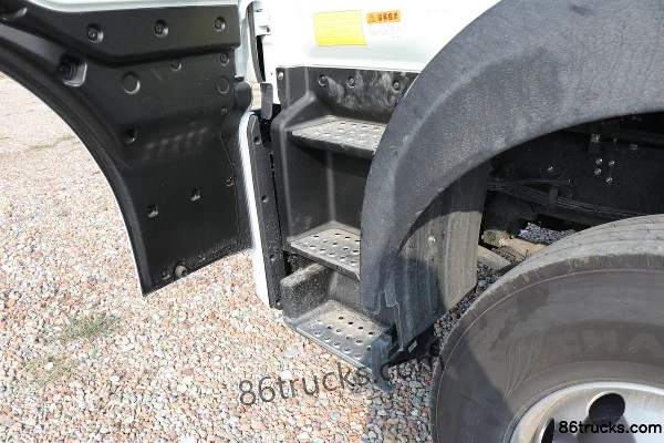JAC Gallop A5W III 290 ch 4X2(6 roues) 9,6 m camion porteur frigorifique LNG (China VI) Cabine (3) | 86Trucks