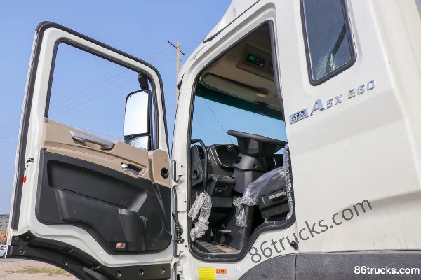JAC Gallop A5W III 290 ch 4X2(6 roues) 9,6 m camion porteur frigorifique LNG (China VI) Cabine (1) | 86Trucks