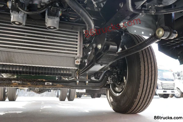JAC Aoyun Comfort Edition 160hp 4X2(6 wheels) 3.85m Extended Cab Stake Light Truck Chassis (3) | 86Trucks