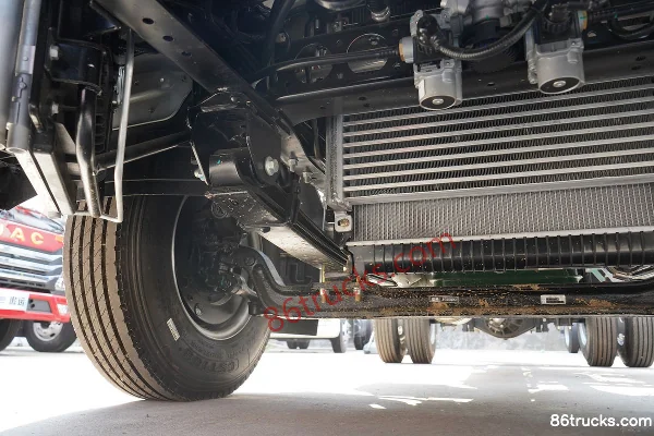 JAC Aoyun Comfort Edition 160hp 4X2(6 wheels) 3.85m Extended Cab Stake Light Truck Chassis (2) | 86Trucks