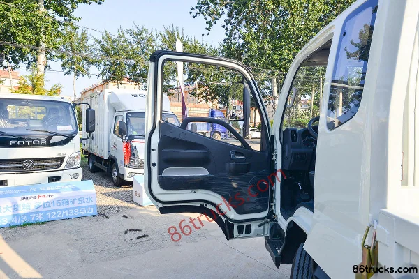 Foton Aoling Jieyun Youth Invincible High-End Edition 146 hp 4X2(6 wheels) 3.83m semi-panel flatbed light truck Cab (1) | 86Trucks