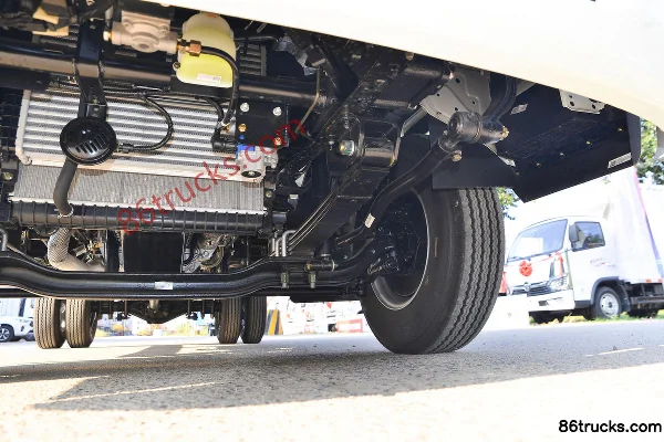 Foton Aoling Jieyun Youth Invincible High-End Edition 146 hp 4X2(6 wheels) 3.83m semi-panel flatbed light truck Chassis (3) | 86Trucks