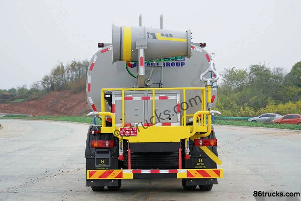Dongfeng Liuqi New Chenglong M3 200hp 4X2(6 wheels) Green Spraying Truck (Kailifeng) Exterior (2) | 86Trucks
