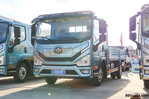 FAW Jiefang Hu 6G Wide Body 160hp 4X2(6 wheels) 4.2m single row stake light truck Exterior (3) | 86Trucks