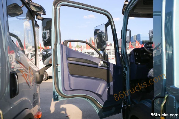 FAW Jiefang Hu 6G Wide Body 160hp 4X2(6 wheels) 4.2m single row stake light truck Cab (1) | 86Trucks