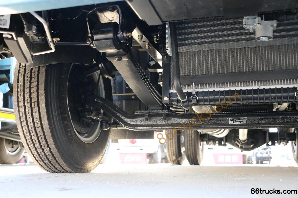 FAW Jiefang Hu 6G Wide Body 160hp 4X2(6 wheels) 4.2m single row stake light truck Chassis (2) | 86Trucks