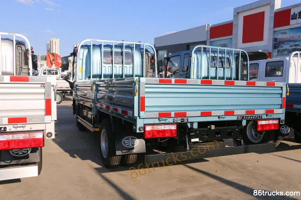 FAW Jiefang Hu 6G Wide Body 160hp 4X2(6 wheels) 4.2m single row stake light truck (3) | 86Trucks