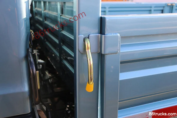FAW Jiefang Hu 6G Wide Body 160hp 4X2(6 wheels) 4.2m single row stake light truck (2) | 86Trucks