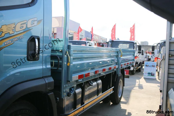 FAW Jiefang Hu 6G Wide Body 160hp 4X2(6 wheels) 4.2m single row stake light truck (1) | 86Trucks