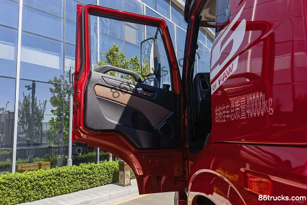 FAW Jiefang Qingdao JH5 camion lourd 480 ch 6X4(10 roues) tracteur routier LNG (avec ralentisseur hydraulique) Cabine (1) | 86Trucks
