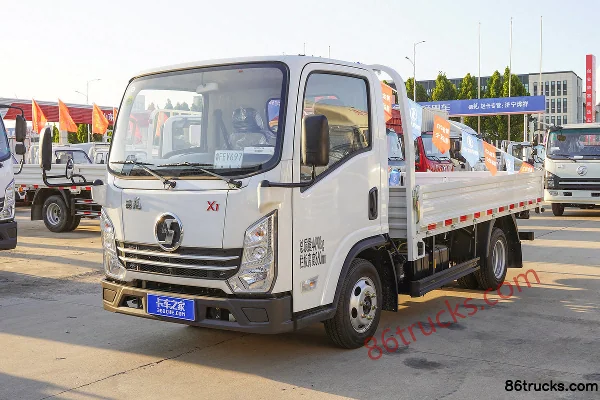 SHACMAN Light Truck Delong X1 115hp 4X2(6 wheels) 3.65m single-row flatbed light truck Exterior (3) | 86Trucks