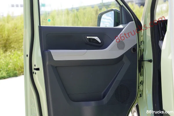 Foton Xiangling Q 3T 3.09m Single Row Pure Electric Box Van Mini Truck 41.86kWh 4X2(6 wheels) Interior (3) | 86Trucks