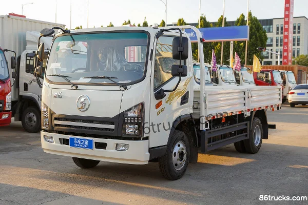 SHACMAN Commercial Vehicle Delong G1 137 hp 4X2(6 wheels) 4.18m Single Row Flatbed Light Truck (5T Rear Axle) Exterior (3) | 86Trucks
