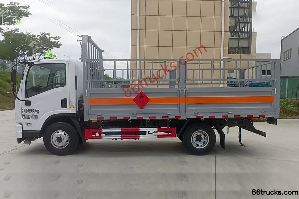 Dongfeng Liuqi Chenglong L2 140 hp 4X2(6 wheels) 4.45m gas cylinder transport truck (Xiangxinding brand) Exterior (2) | 86Trucks
