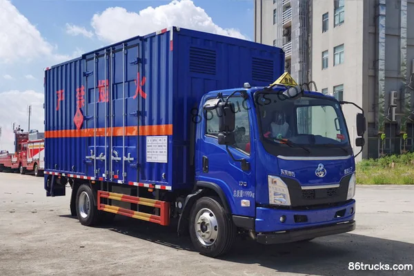 Dongfeng Liuqi Chenglong L2 170 hp 4X2(6 wheels) 5.2m flammable gas van truck (Yongqiang brand) Exterior