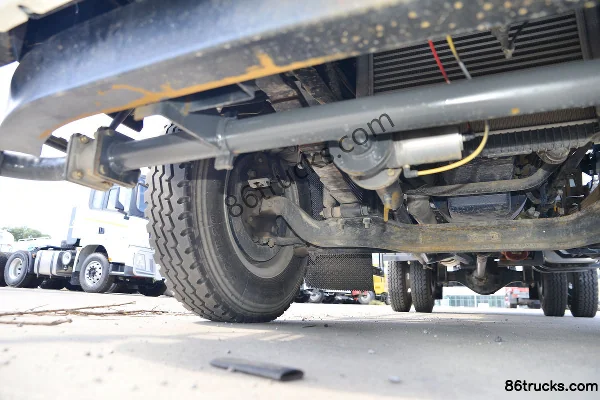 Sinotruk HOWO Hanjiang 160hp 4X2(6 wheels) Green Sprinkler Truck (Luye Brand) Chassis (2) | 86Trucks