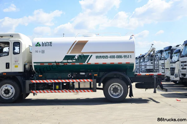 Sinotruk HOWO Hanjiang 160hp 4X2(6 wheels) Green Sprinkler Truck (Luye Brand) Body (2) | 86Trucks