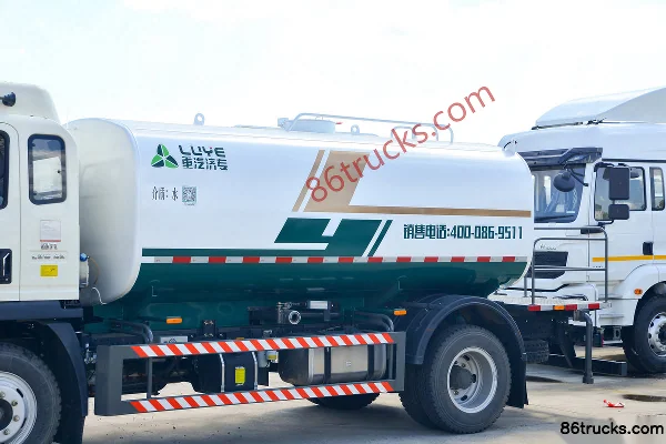 Sinotruk HOWO Hanjiang 160hp 4X2(6 wheels) Green Sprinkler Truck (Luye Brand) Body (1) | 86Trucks
