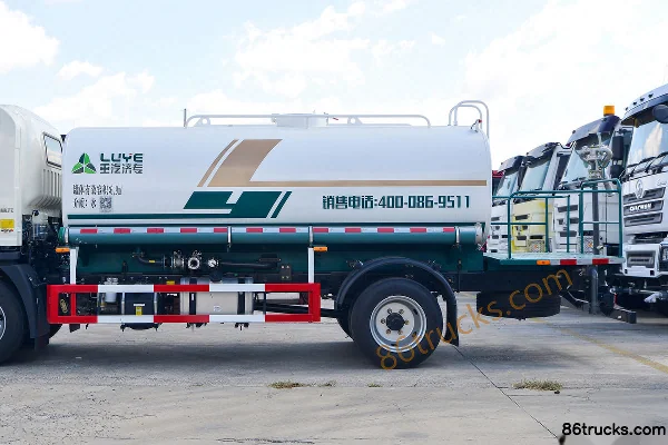 Sinotruk HOWO Hanjiang 160hp 4X2(6 wheels) Green Sprinkler Truck (Luye Brand) Body (2) | 86Trucks