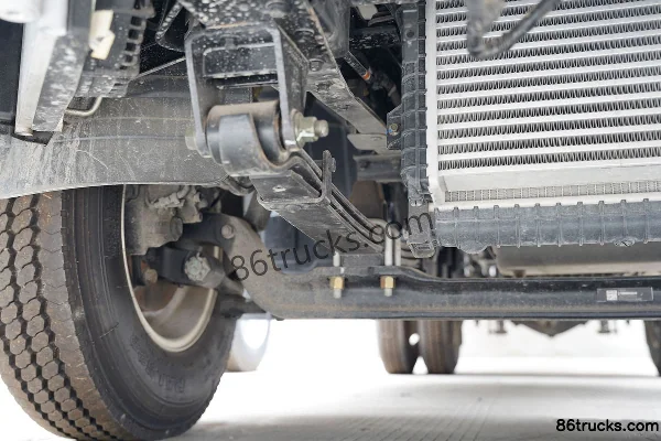 Foton Aumark S1 série Zhiying 131 ch 4X2(6 roues) 3,83 m camion plateau à ridelles cabine demi-avancée (Beijing V) Châssis (2) | 86Trucks