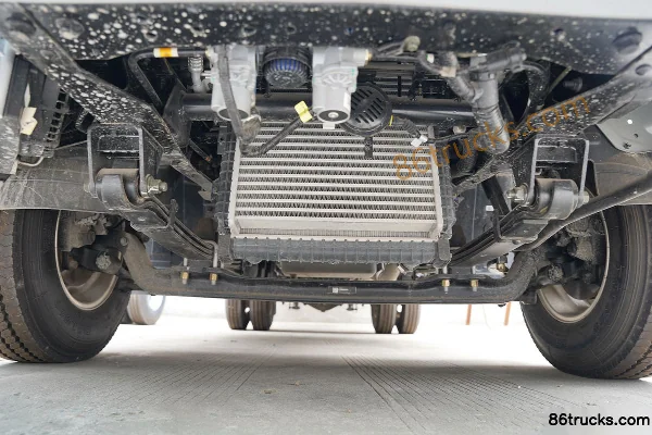 Foton Aumark S1 série Zhiying 131 ch 4X2(6 roues) 3,83 m camion plateau à ridelles cabine demi-avancée (Beijing V) Châssis (1) | 86Trucks