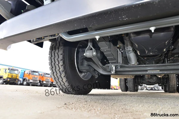 Sinotruk HOWO V7 Heavy Truck 400hp 6X4(10 wheels) 6m Dump Truck (Engineering Yellow) Chassis (2) | 86Trucks