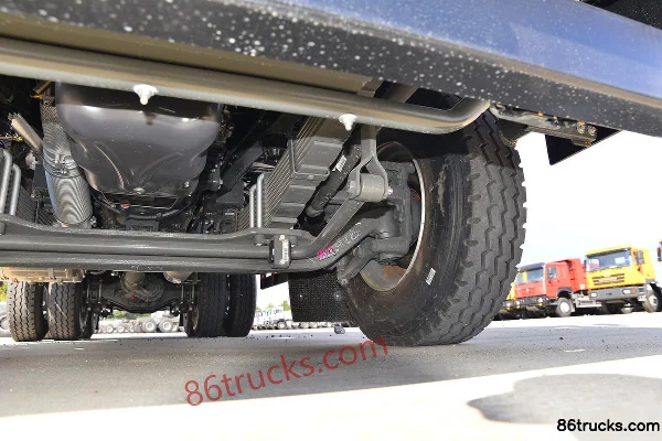 Sinotruk HOWO V7 Heavy Truck 400 hp 6X4(10 wheels) 5.8m Dump Truck Chassis (3) | 86Trucks
