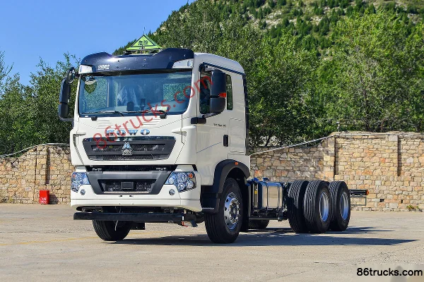 Sinotruk HOWO TX 350hp 6X4(10 wheels) Flammable Liquid Tanker Truck (Zhuanzhi Brand) Exterior (3) | 86Trucks