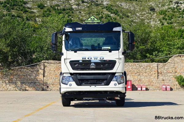 Sinotruk HOWO TX 350hp 6X4(10 wheels) Flammable Liquid Tanker Truck (Zhuanzhi Brand) Exterior (2) | 86Trucks