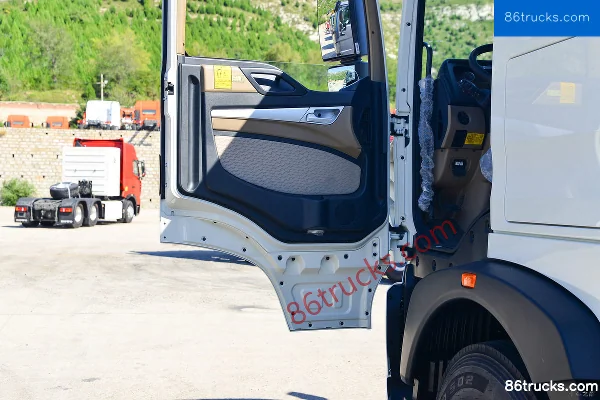 Sinotruk HOWO TX 350hp 6X4(10 wheels) Flammable Liquid Tanker Truck (Zhuanzhi Brand) Cab (2) | 86Trucks