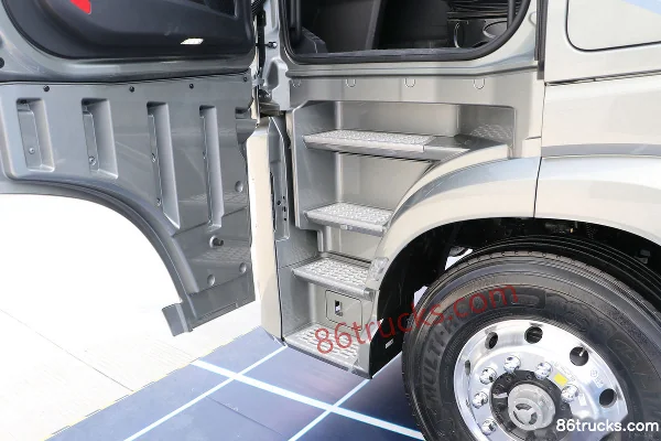 Beijing Trucks Renaissance Tech Smart Edition 580hp 6X4(10 wheels) AMT Automatic Tractor Truck Cab (1) | 86Trucks