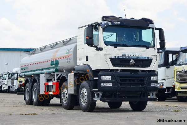 Sinotruk HOWO TX7 350 hp 8X4(12 wheels) liquid supply truck Exterior