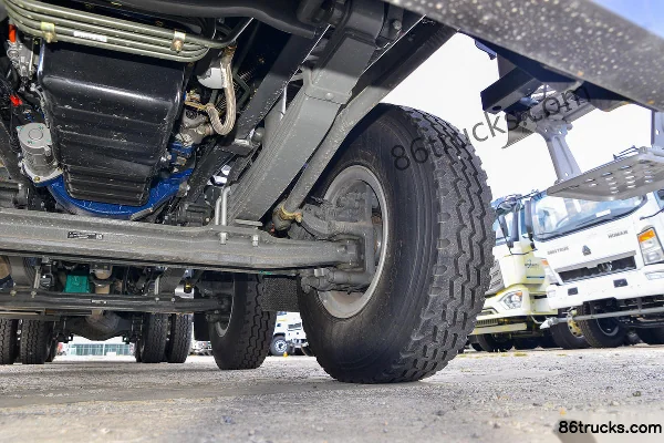 Sinotruk HOWO TX7 350 hp 8X4(12 wheels) liquid supply truck Chassis (3) | 86Trucks