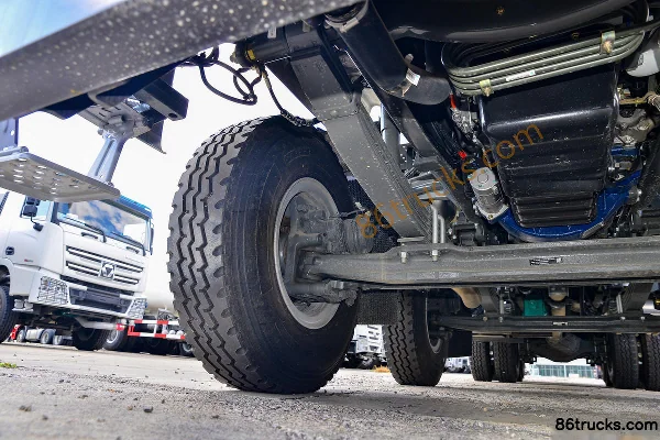 Sinotruk HOWO TX7 350 hp 8X4(12 wheels) liquid supply truck Chassis (2) | 86Trucks